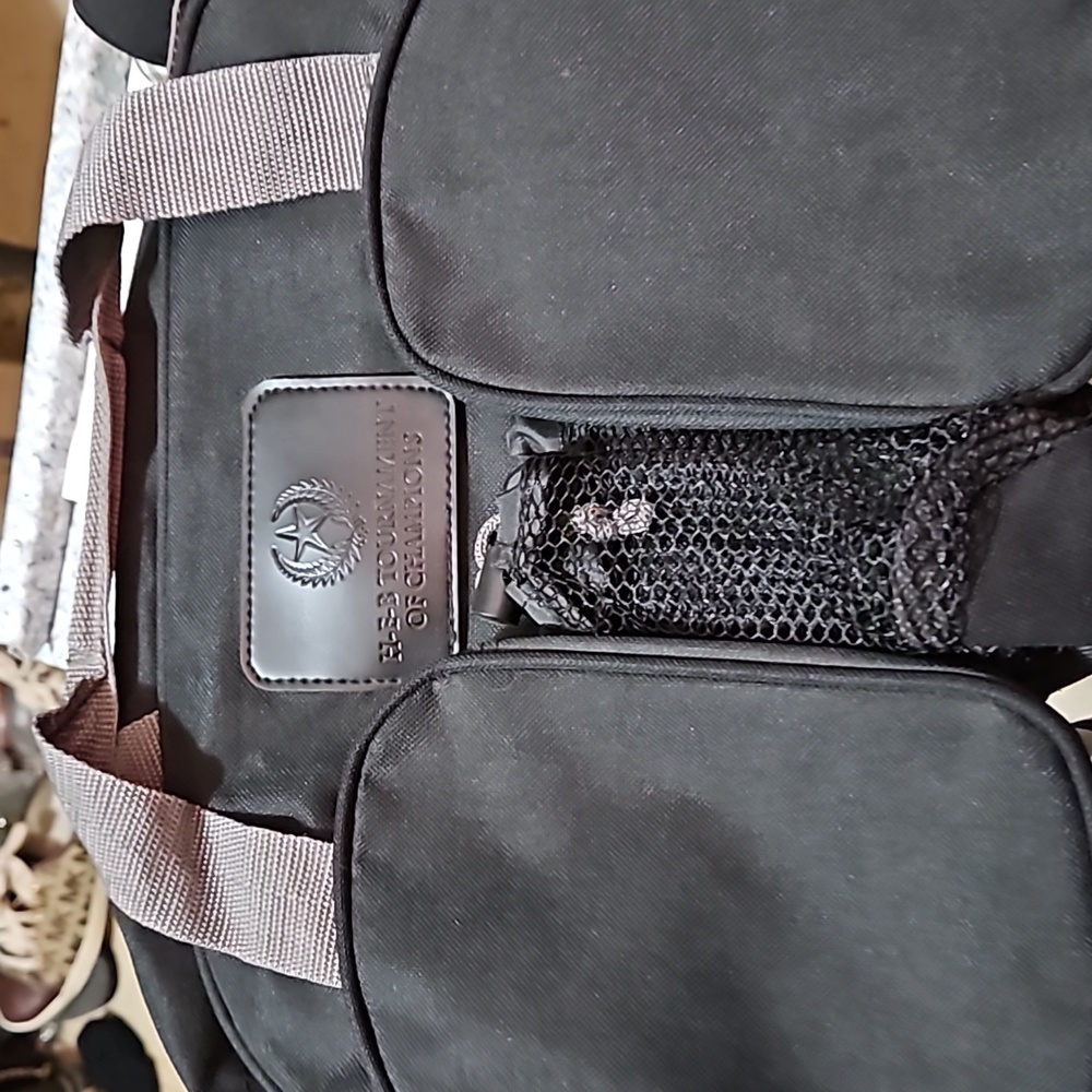 Heb Tournament of champions duffle. Beg black medium size new.